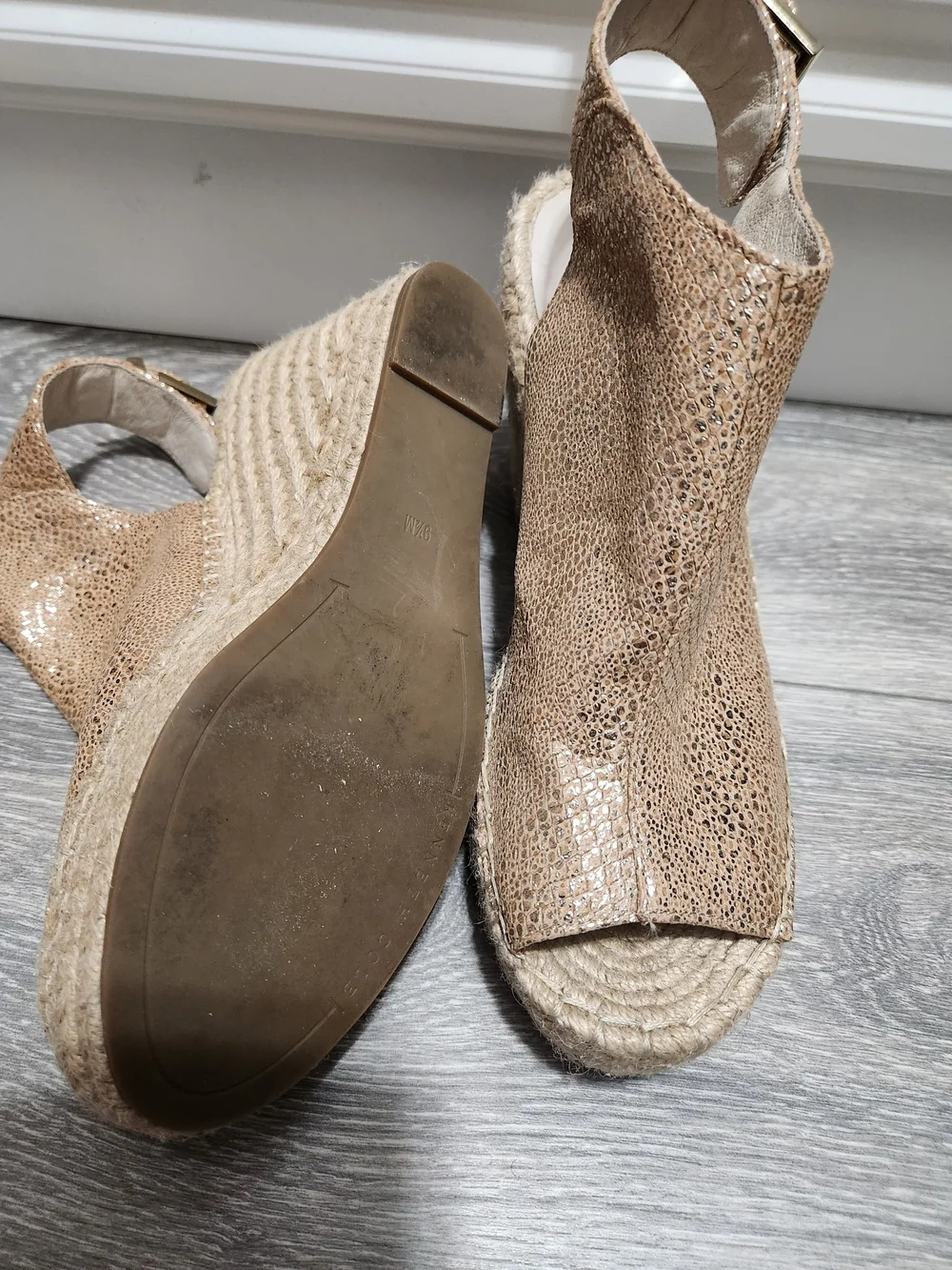 Kenneth Cole Open-Toe Wedge Espadrilles in Tan. Genuine leather. Size 9.5